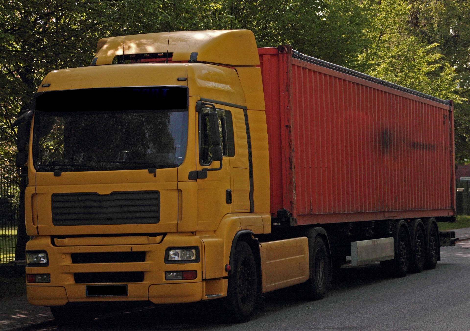 Camion de fret en circulation